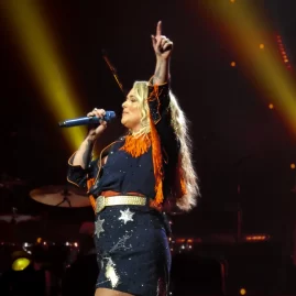 Miranda Lambert singing on stage during her Velvet Rodeo Las Vegas Residency, pointing a finger to the sky | Photo by Miranda Mendelson, LiveMusicDiary.com