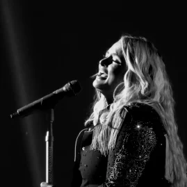 Close up of Miranda Lambert singing during her Velvet Rodeo Las Vegas Residency | Photo by Miranda Mendelson, LiveMusicDiary.com