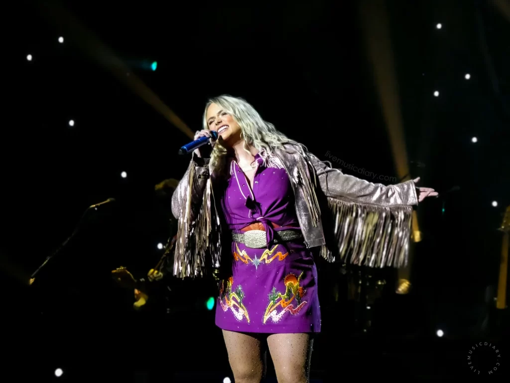 Miranda Lambert singing during her Velvet Rodeo Las Vegas Residency | Photo by Miranda Mendelson, LiveMusicDiary.com